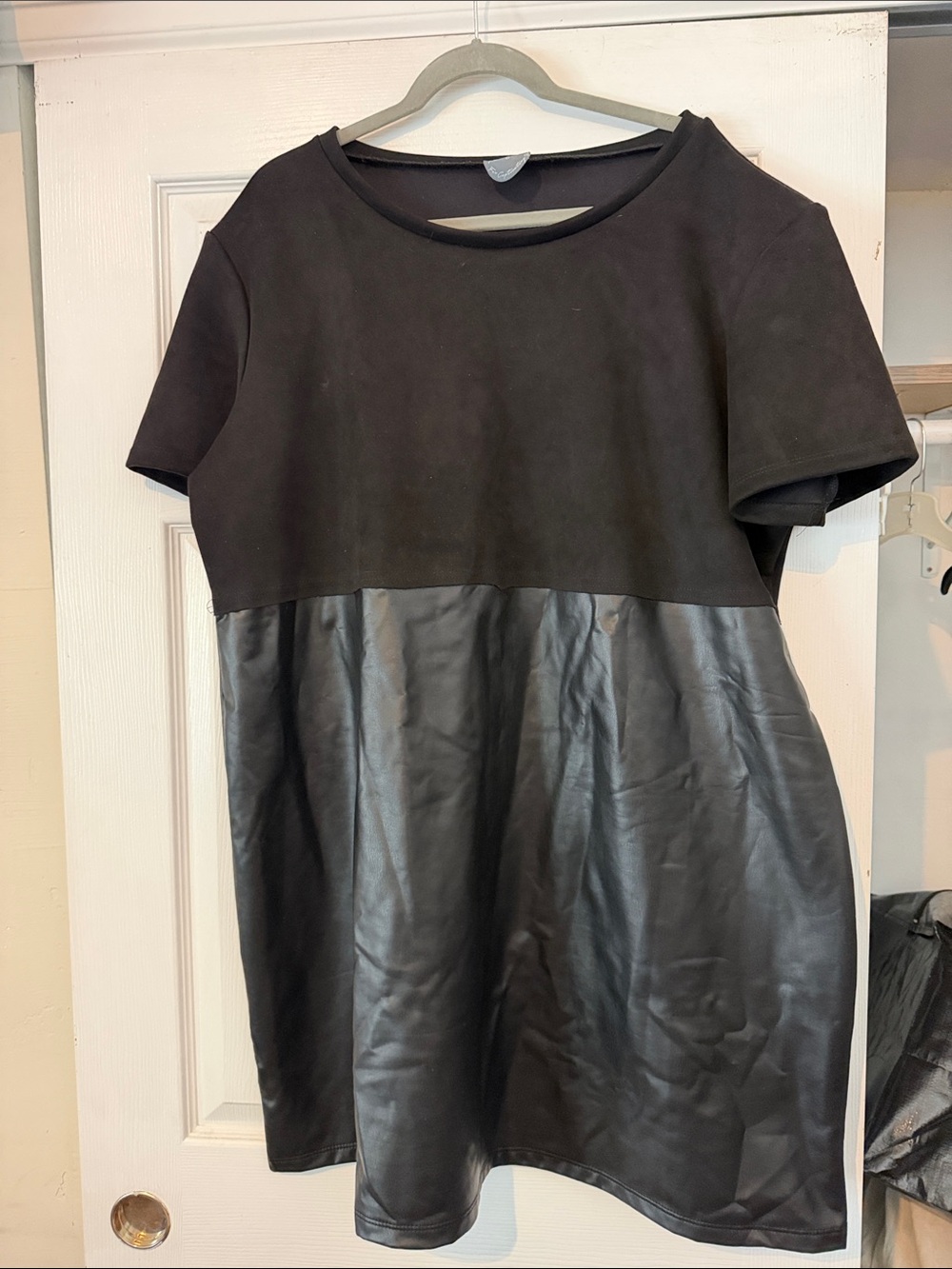 ARULA Black Mixed-Media Short Sleeve dress